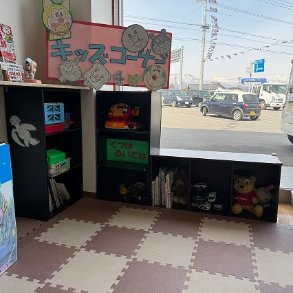 キッズスペースが設けられた店内の一角